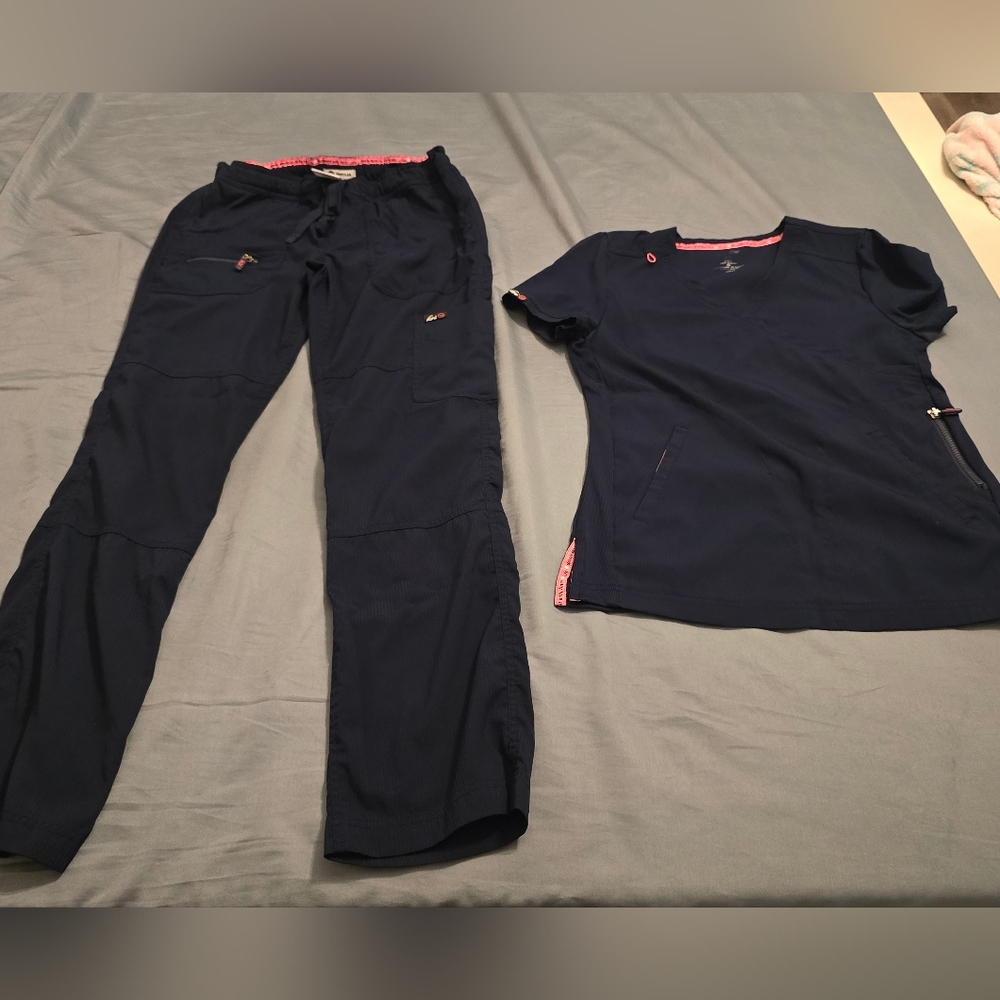 Koi Lite Scrub Set